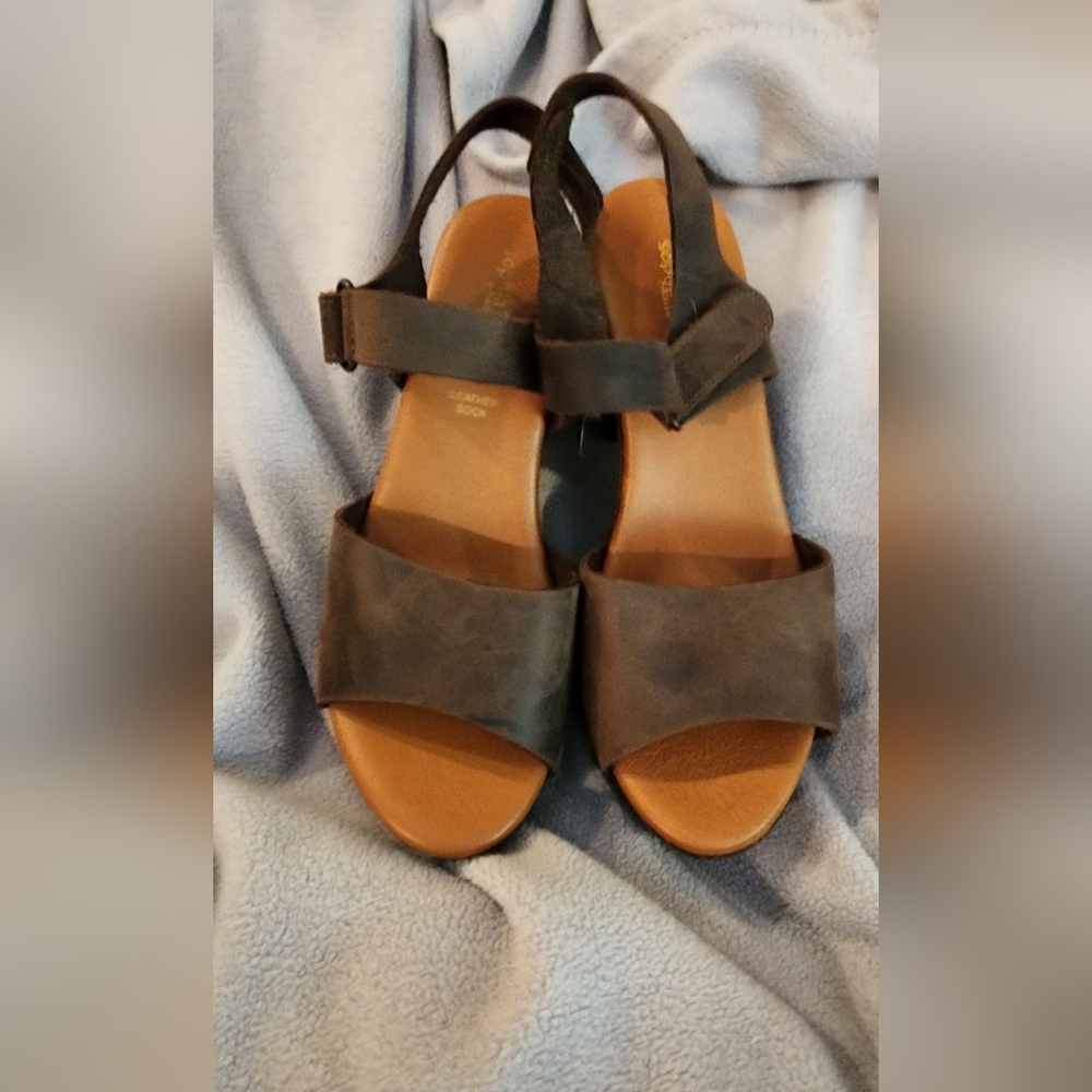 Opened toe clog heels